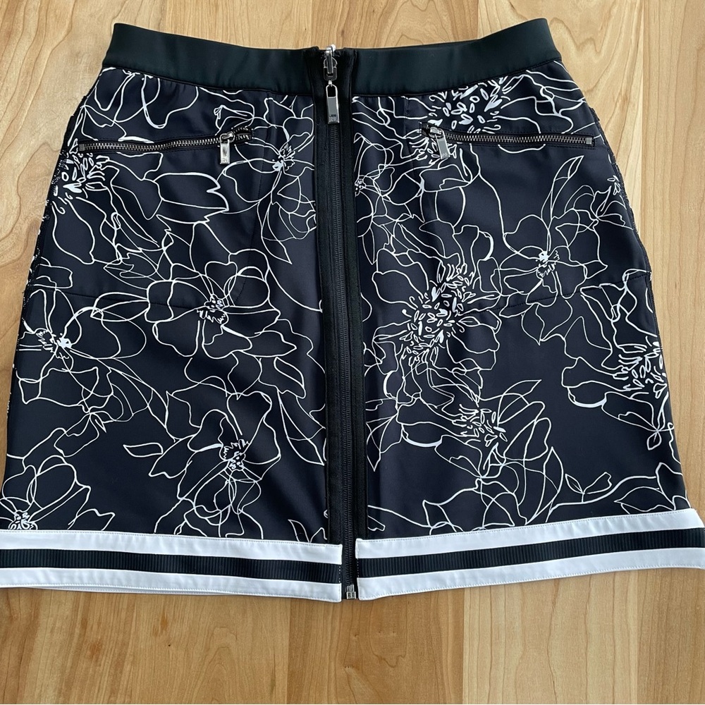 Tail Arielle Golf SmallFull Zip Reversible Skirt Flowers And Black Pockets